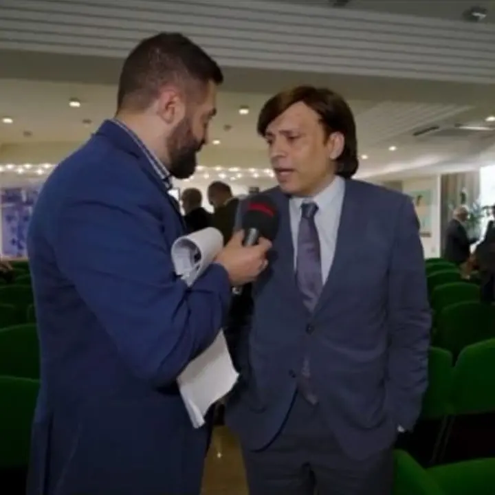 Calabria Film Commmission, Striscia la Notizia intercetta il presidente\u00A0dopo le polemiche sulla trasparenza\n