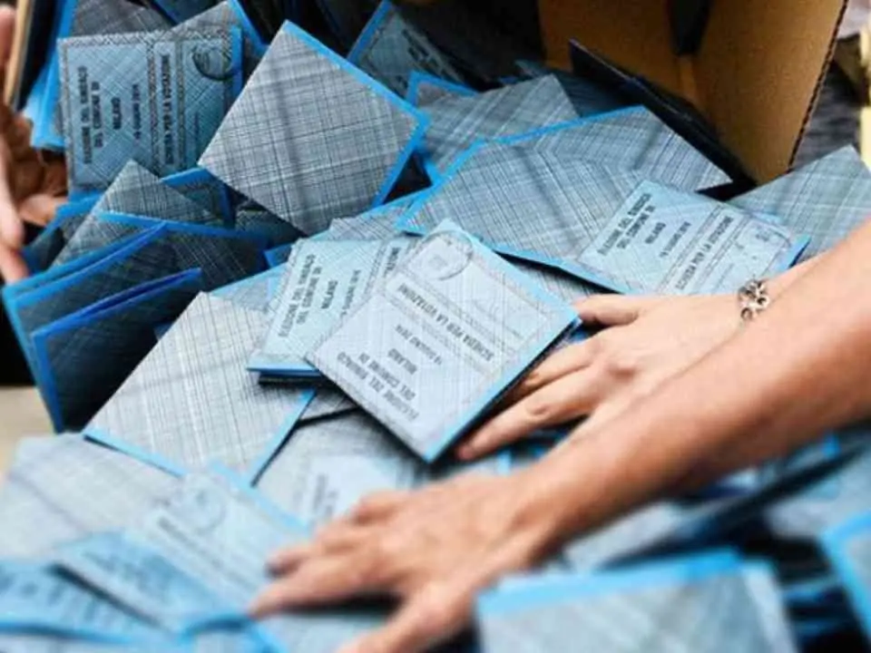 Regionali 2020, lo squadrone di Giglio, Errante e Perrelli per raccattare voti: «Vinciamo e ci mettono i figli nella struttura»