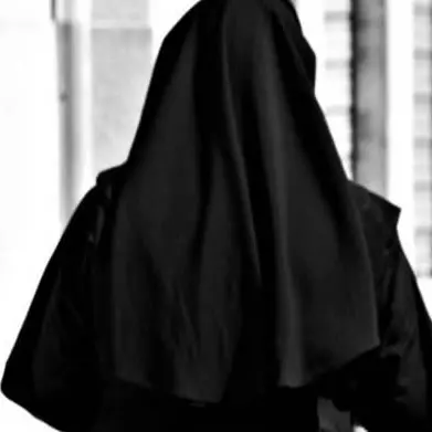 Abusi in parrocchia, l’ex suora Siria Scarfò rompe il silenzio. Il vescovo di Oppido-Palmi: «Ferita per tutta la Chiesa»\n