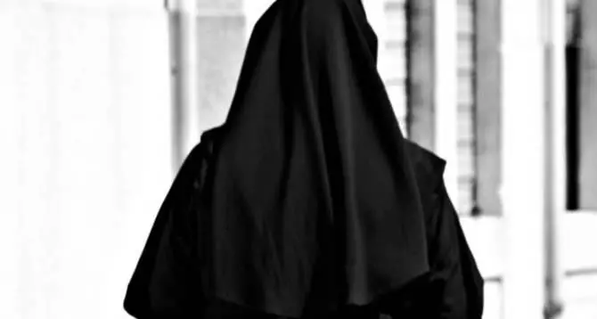 Abusi in parrocchia, l’ex suora Siria Scarfò rompe il silenzio. Il vescovo di Oppido-Palmi: «Ferita per tutta la Chiesa»\n