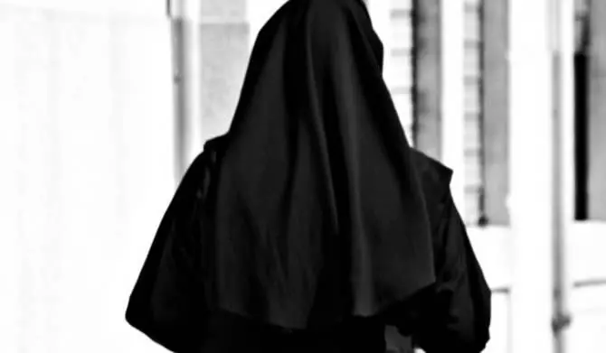 Abusi in parrocchia, l’ex suora Siria Scarfò rompe il silenzio. Il vescovo di Oppido-Palmi: «Ferita per tutta la Chiesa»\n