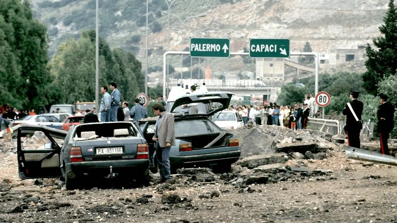Trentatré anni fa la Strage di Capaci, quando il tritolo colpì il cuore dello Stato\n