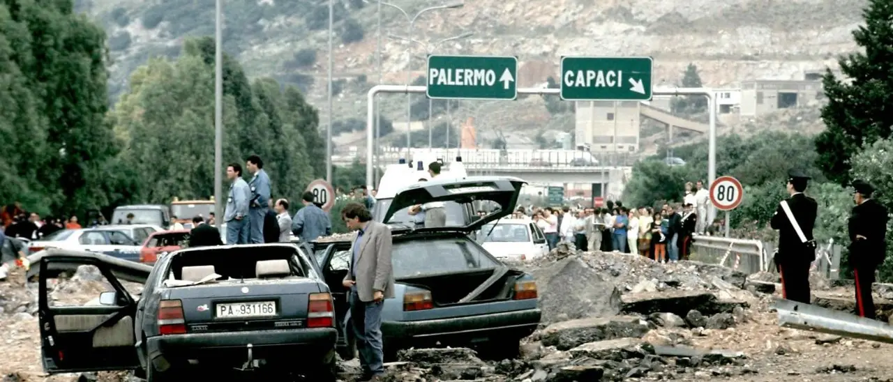 Trentatré anni fa la Strage di Capaci, quando il tritolo colpì il cuore dello Stato\n