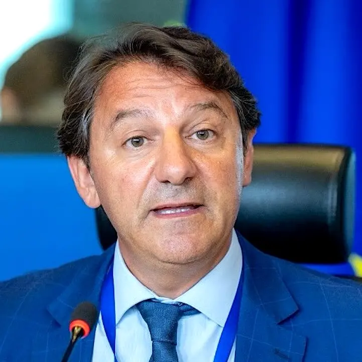 Sanità, l’allarme di Tridico (M5s): «In Calabria le\u00A0strutture finanziate dal Pnrr\u00A0rischiano di restare sulla carta, intervenga il Governo»