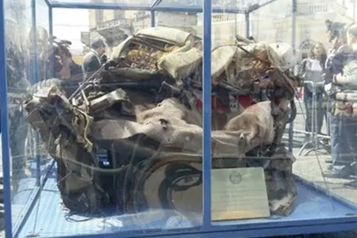 <p>L&#39;auto sulla quale viaggiavano Falcone e la sua scorta&nbsp;</p>\\n