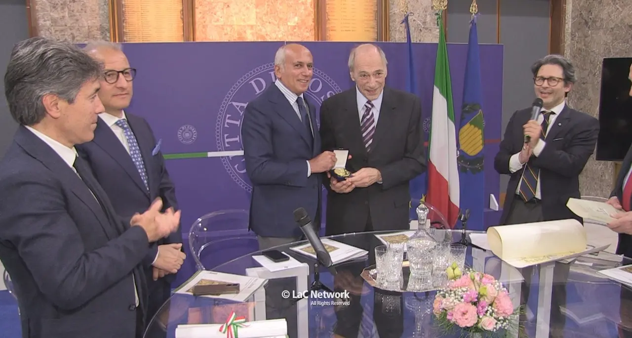 Sigillo d’oro del Comune di Cosenza al giurista argentino Eugenio Raul Zaffaroni