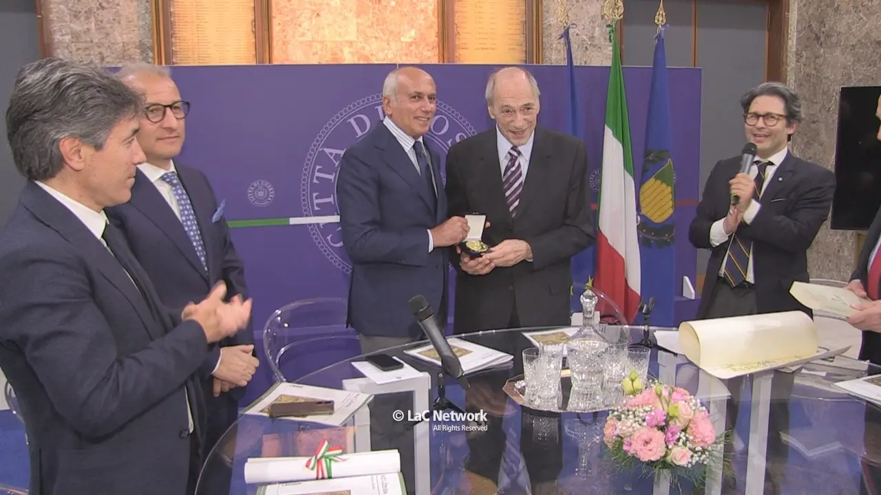 Sigillo d’oro del Comune di Cosenza al giurista argentino Eugenio Raul Zaffaroni