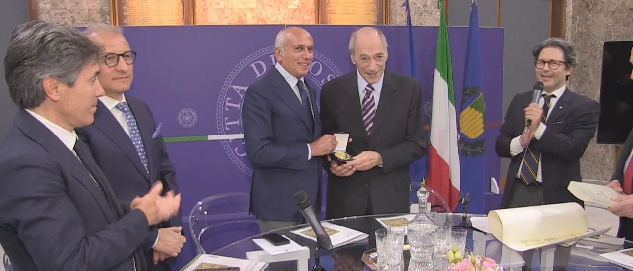 Sigillo d’oro del Comune di Cosenza al giurista argentino Eugenio Raul Zaffaroni