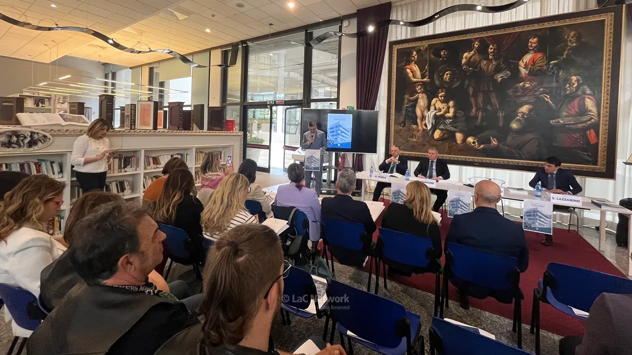 <p>La presentazione della relazione annuale del garante regionale per la tutela delle Vittime di reato, Antonio Lomonaco a palazzo Campanella</p>\\n