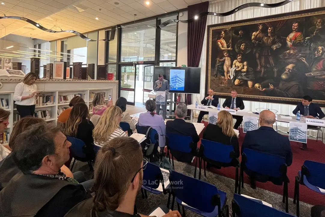<p>La presentazione della relazione annuale del garante regionale per la tutela delle Vittime di reato, Antonio Lomonaco a palazzo Campanella</p>\\n