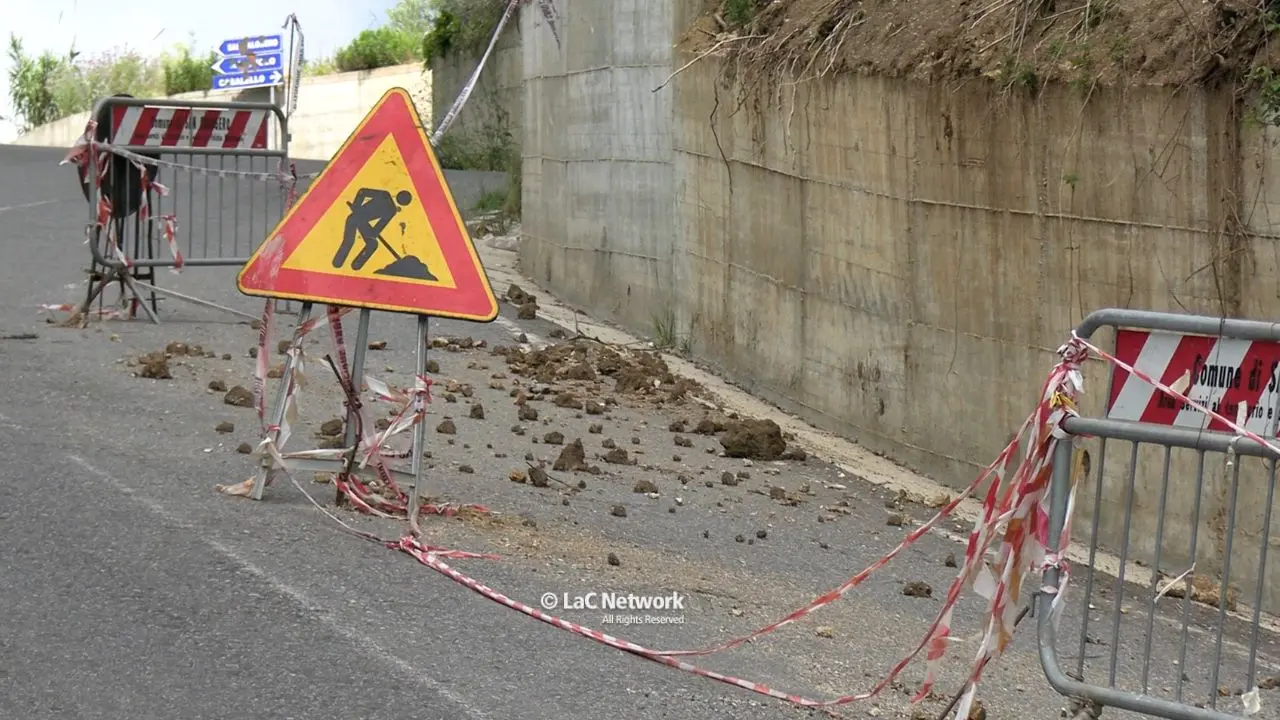 Viabilità a rischio e costoni instabili, a San Calogero l’allarme non si spegne: «Strade troppo pericolose»\n