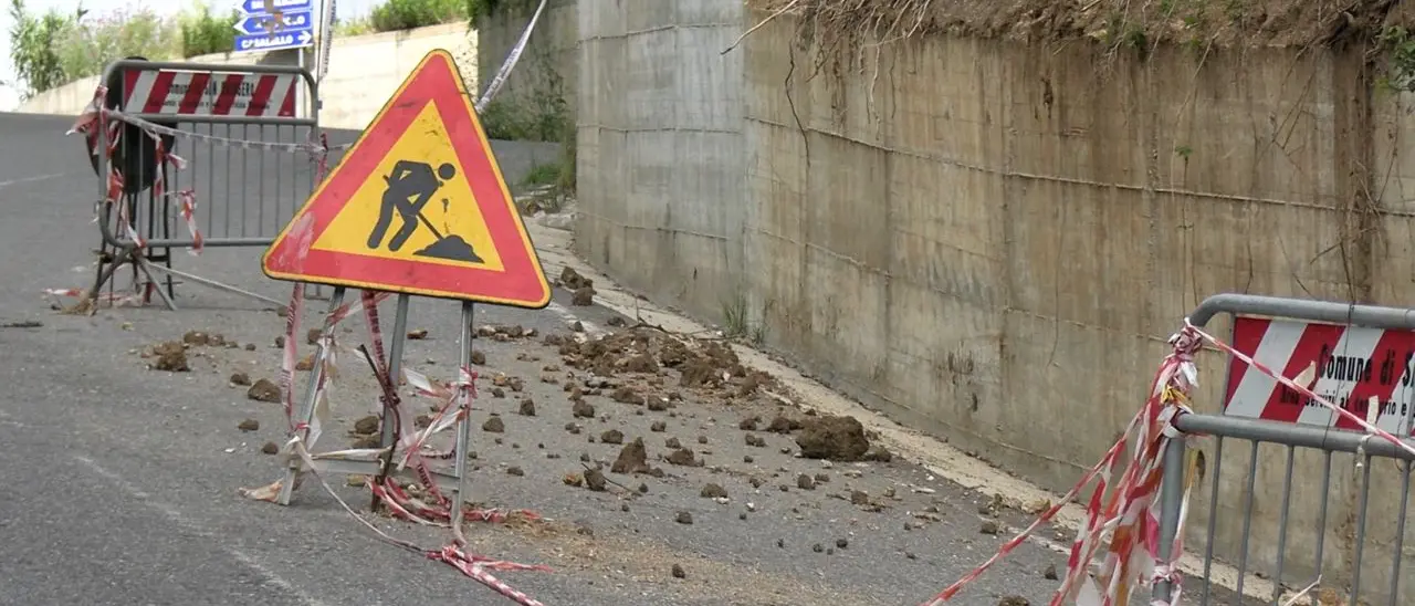 Viabilità a rischio e costoni instabili, a San Calogero l’allarme non si spegne: «Strade troppo pericolose»\n