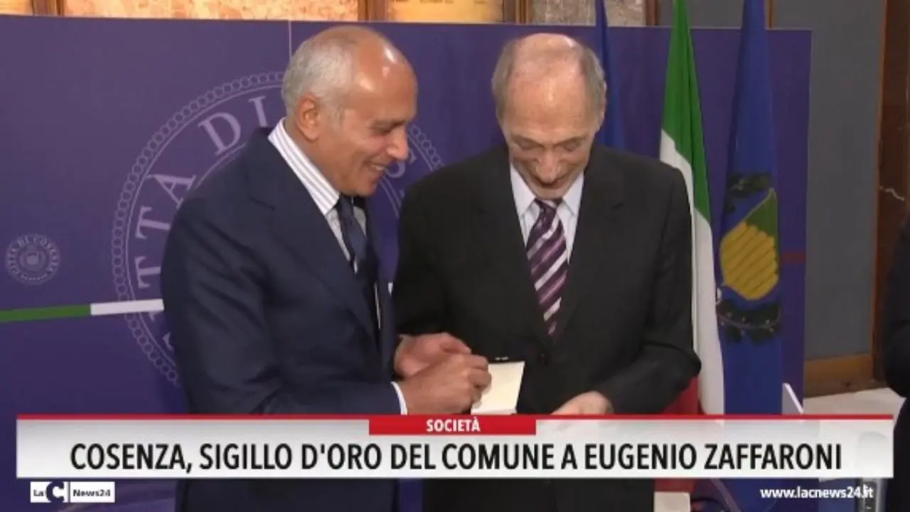 Cosenza, sigillo d'oro del Comune a Eugenio Zaffaroni