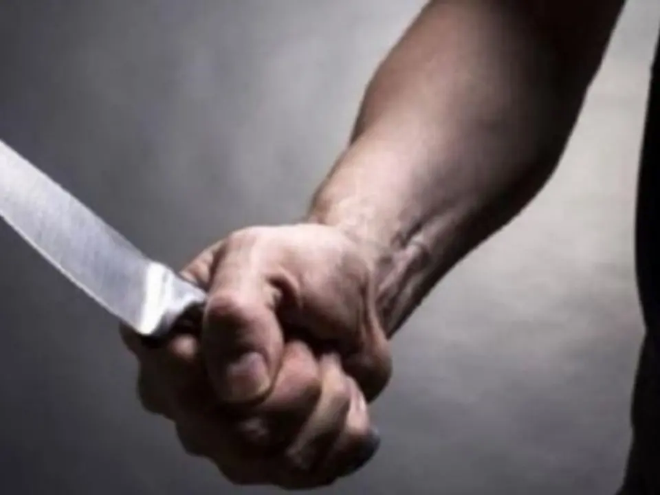 Lamezia, accoltellamento per un parcheggio: il 21enne risponde al gip che dispone domiciliari e braccialetto elettronico