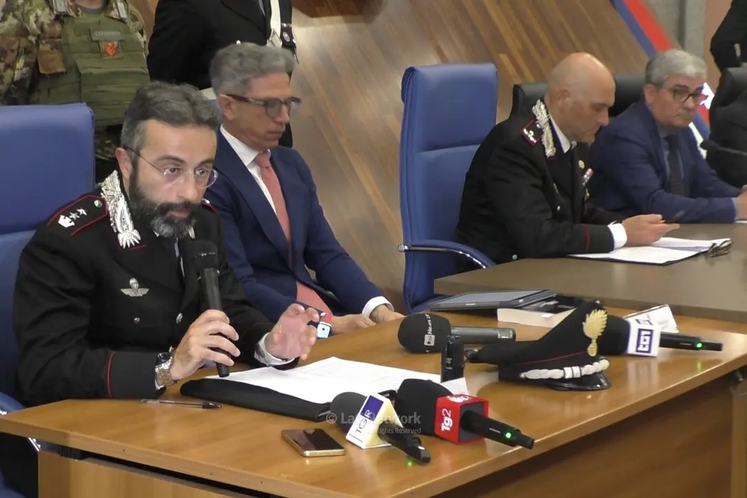 <p>Il tenente colonnello Gianmarco Pugliese, comandante del gruppo dei carabinieri di Locri, in occasione della conferenza stampa sulla maxi operazione Millennium</p>\\n