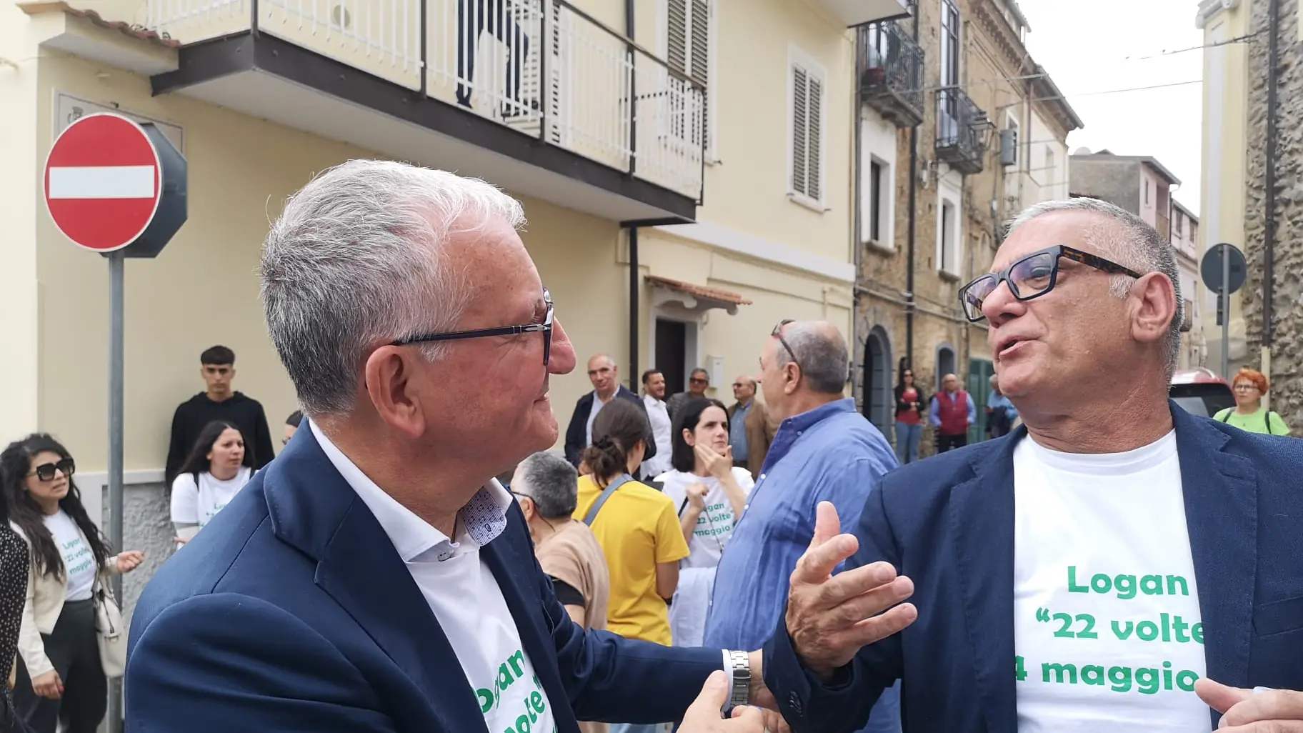 <p>Da sinistra: il prefetto Castrese De Rosa e Francesco Cristiano</p>\\n