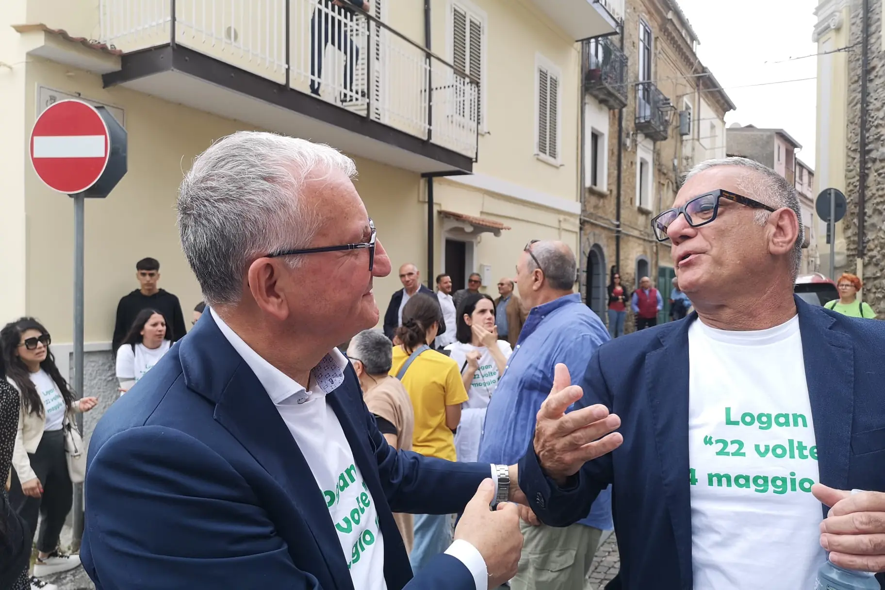 <p>Da sinistra: il prefetto Castrese De Rosa e Francesco Cristiano</p>\\n