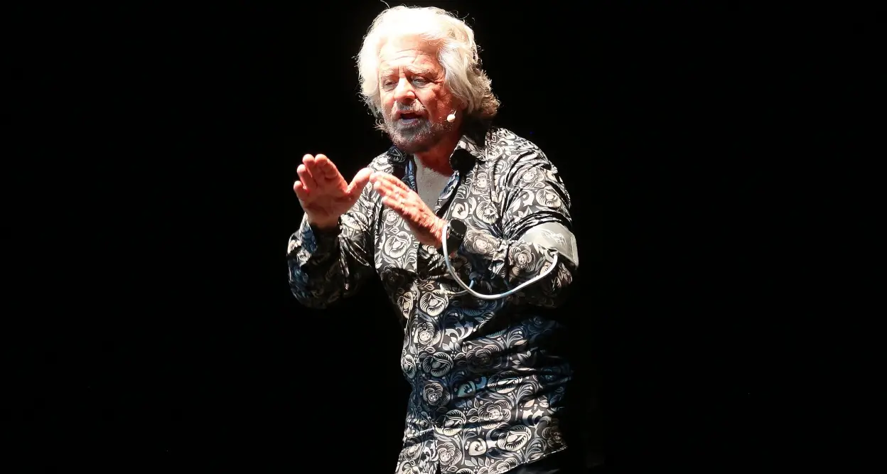 Beppe Grillo, il profeta che si è perso: dal Vaffa Day ai 300mila euro l’anno del Movimento 5 Stelle\n