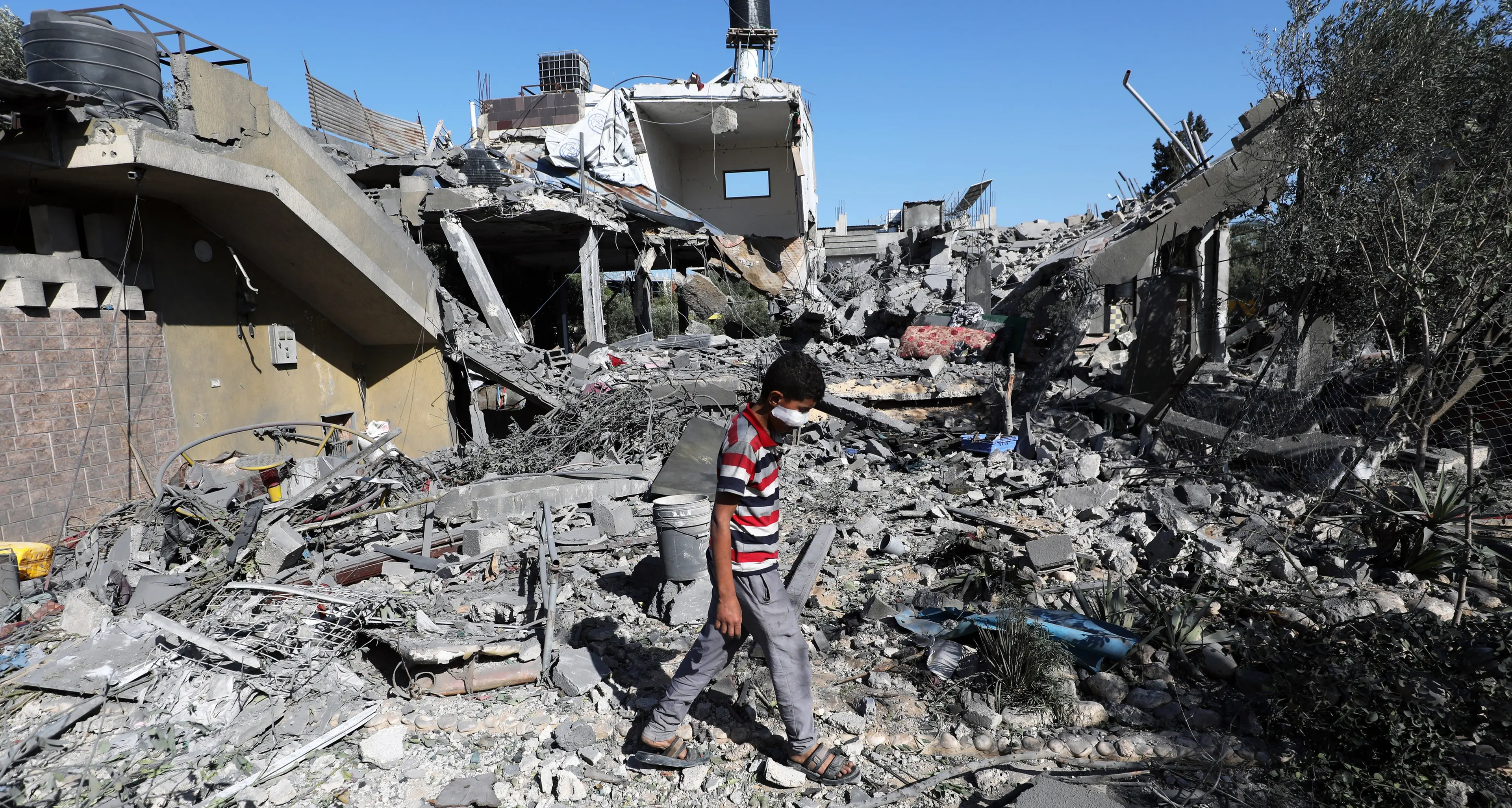Gaza cimitero dell’infanzia: i nove fratellini uccisi da un bombardamento israeliano simbolo di un’umanità che crolla