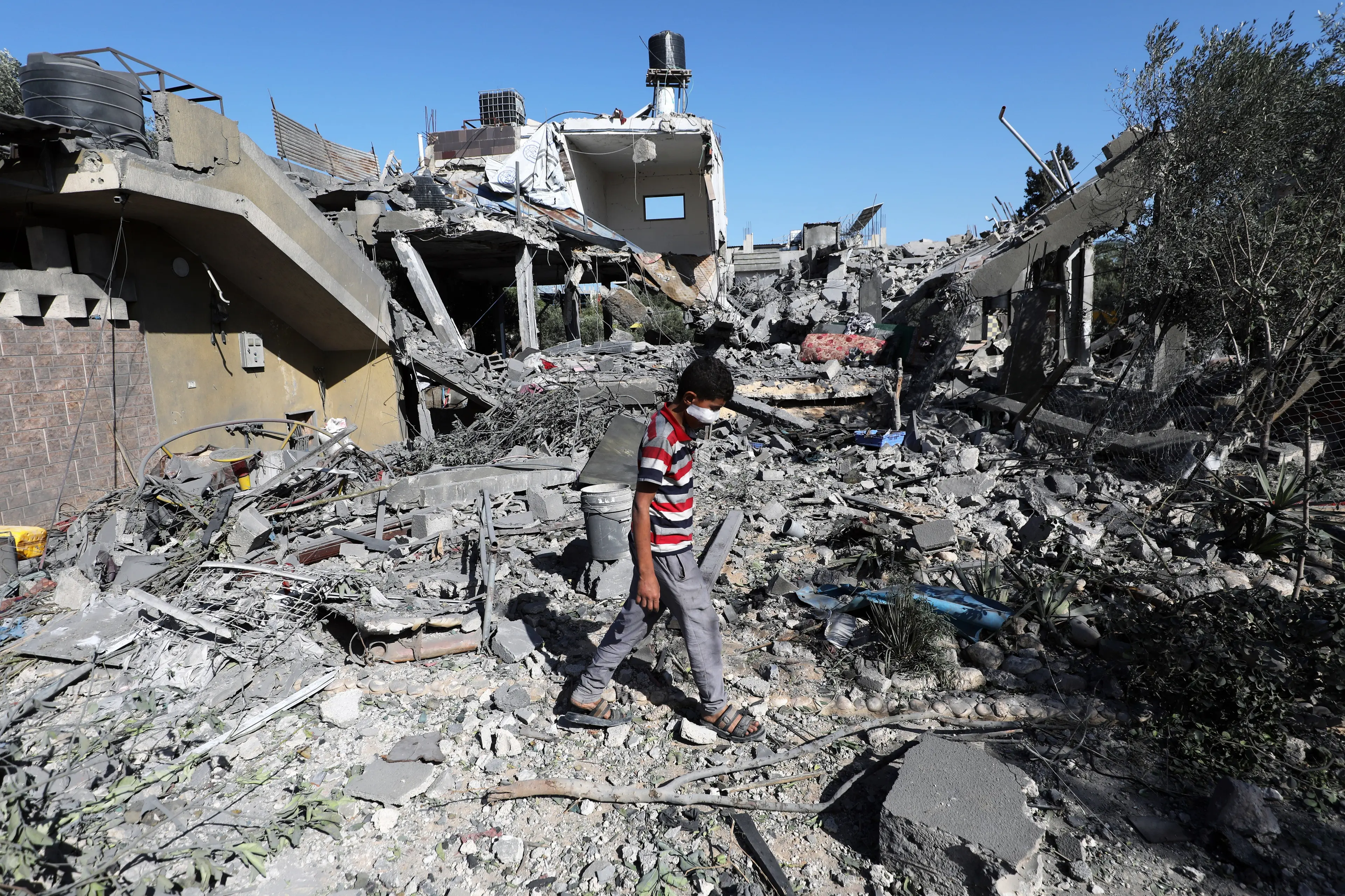 Gaza cimitero dell’infanzia: i nove fratellini uccisi da un bombardamento israeliano simbolo di un’umanità che crolla