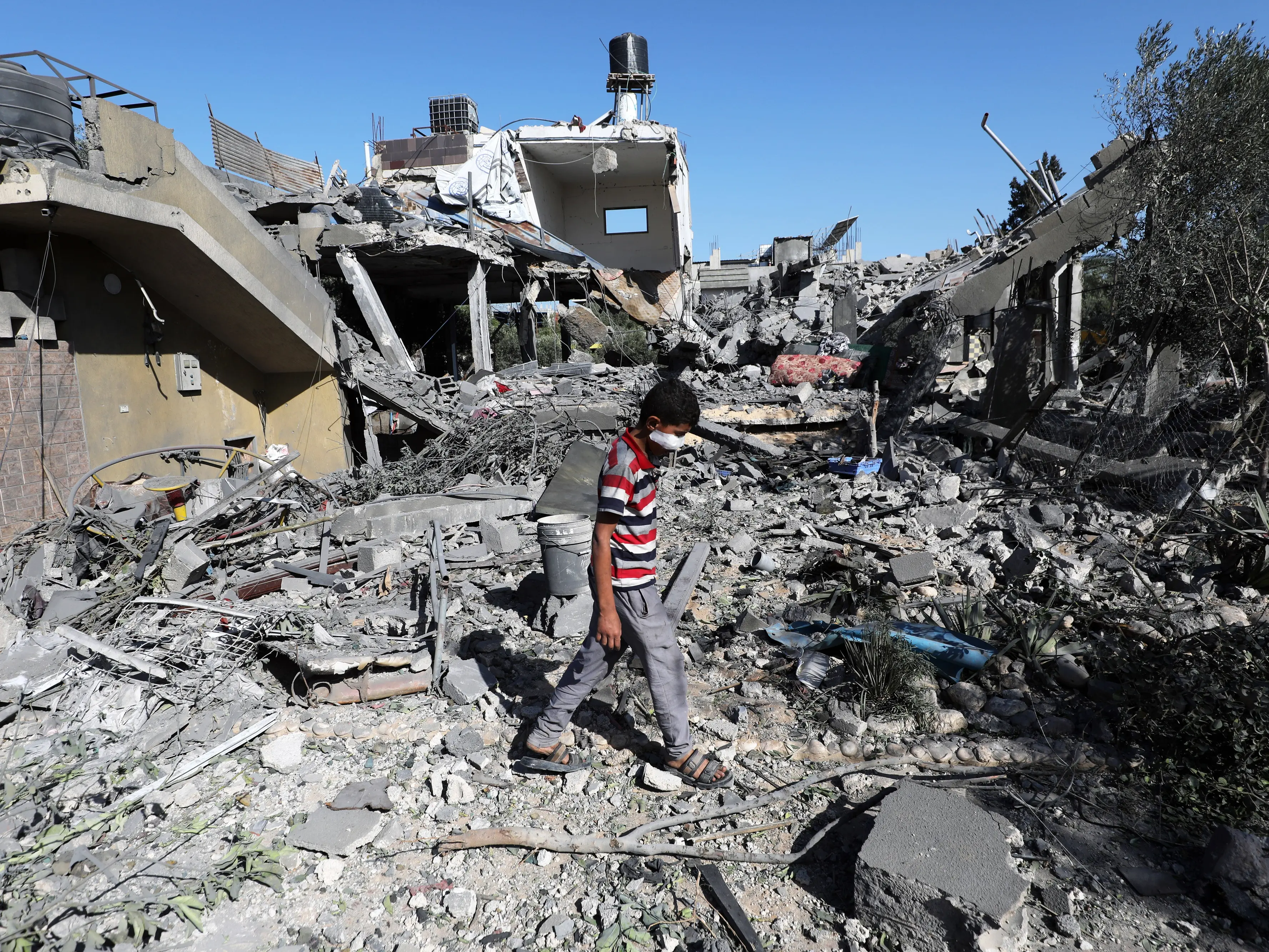 Gaza cimitero dell’infanzia: i nove fratellini uccisi da un bombardamento israeliano simbolo di un’umanità che crolla