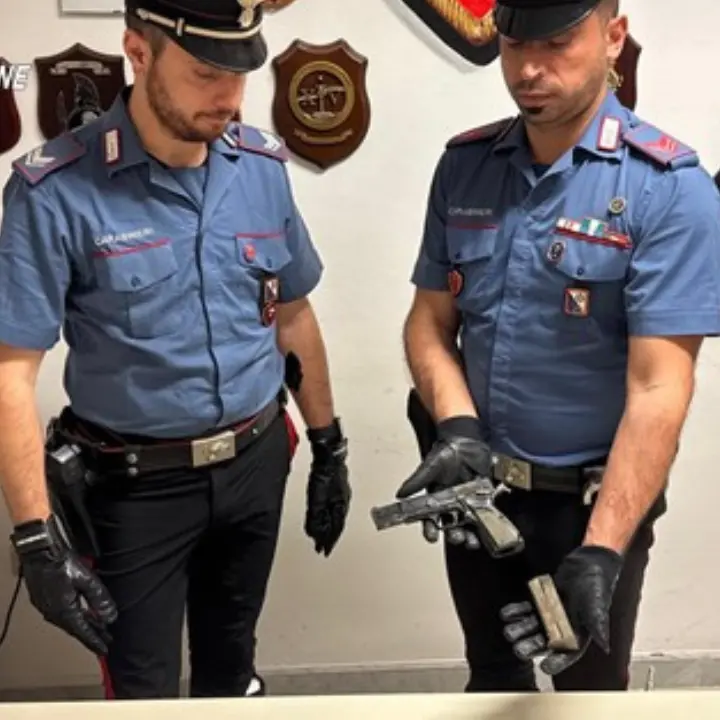 Cirò,\u00A0terrorizzò i nipoti esplodendo colpi d’arma da fuoco: ritrovata la pistola\n