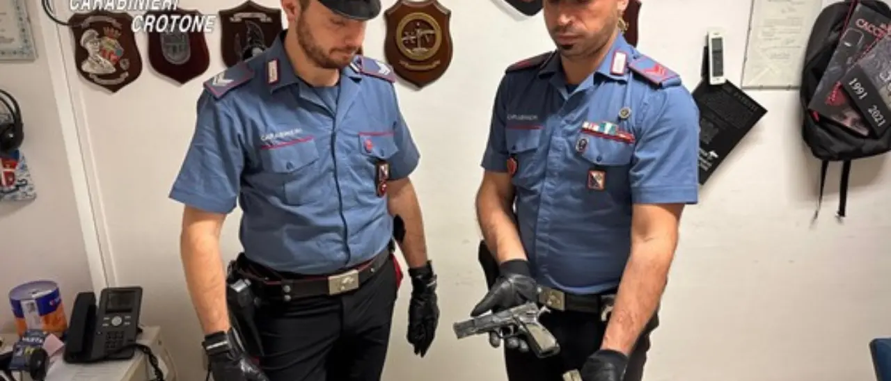 Cirò,\u00A0terrorizzò i nipoti esplodendo colpi d’arma da fuoco: ritrovata la pistola\n