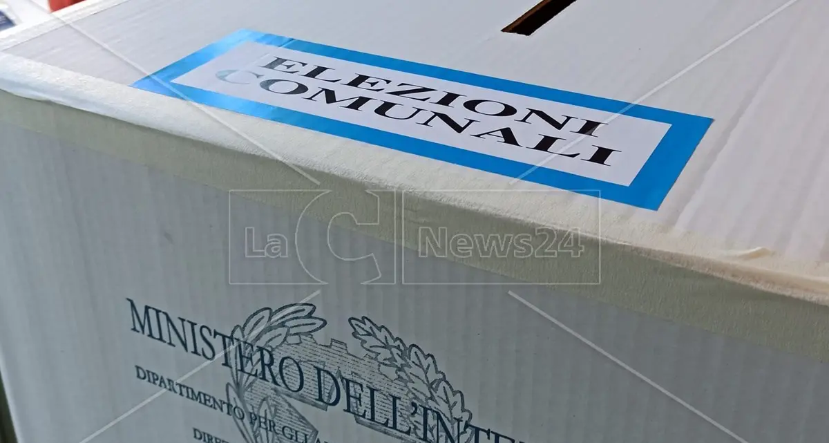 Comunali Calabria, urne aperte in 17 comuni: sfide chiave a Lamezia, Rende e sul Tirreno Cosentino. Domani speciale amministrative su LaC Tv