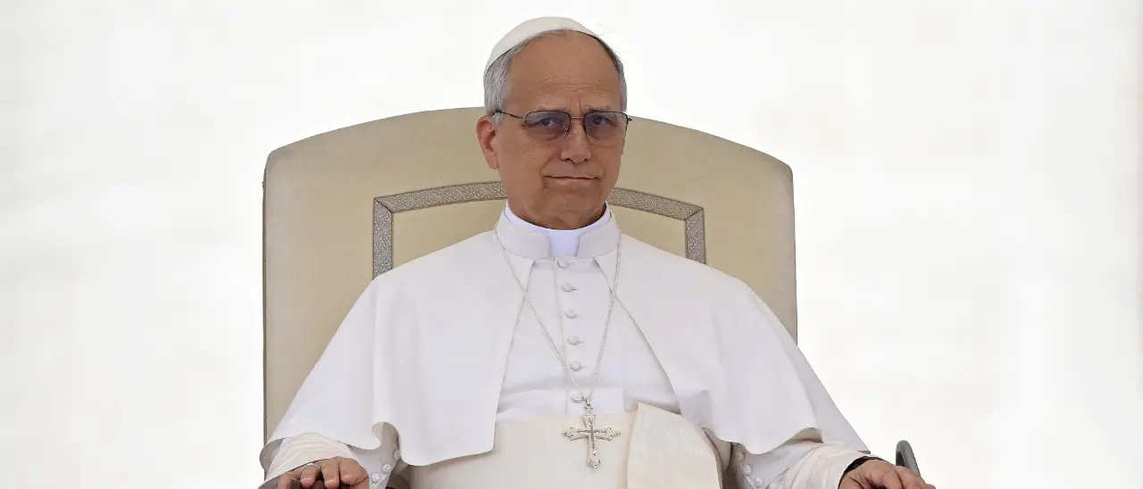 Papa Leone XIV ai nuovi sacerdoti: «Siate credibili, non padroni. La Chiesa è ferita, ma si può ricostruire»\n