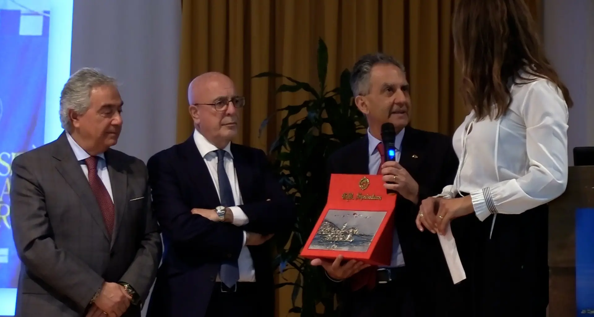 Scilla Cuore, conclusa la venticinquesima edizione del simposio medico: premiato il rettore dell’Unical Nicola Leone\n