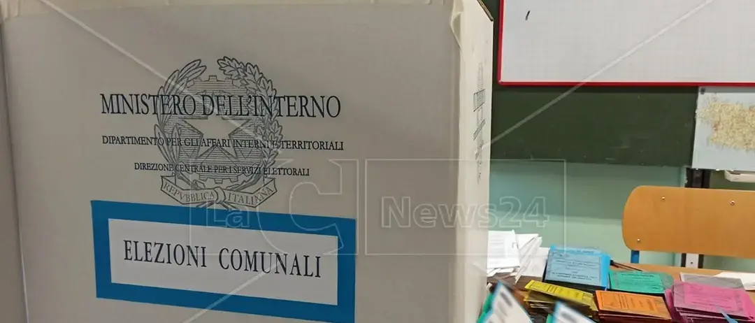 Comunali, affluenza in calo in Calabria: alle 23 ha votato il 47,71% degli aventi diritto\n