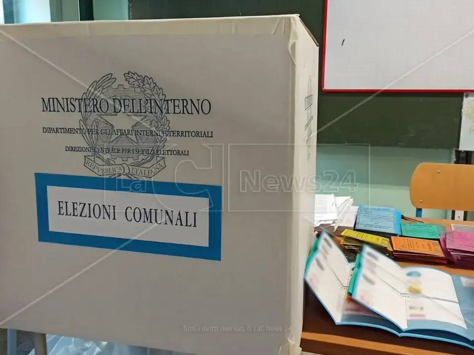 Comunali, a Scalea ritrovate schede e timbro scomparsi ieri sera: le aveva una persona addetta alle operazioni di voto