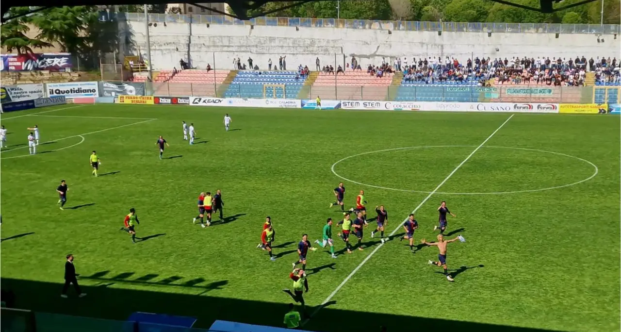 DB\u00A0Rossoblù Luzzi, il sogno Eccellenza è realtà: battuta la\u00A0Stilomonasterace 2-0 nella finale dei playoff di Promozione\n