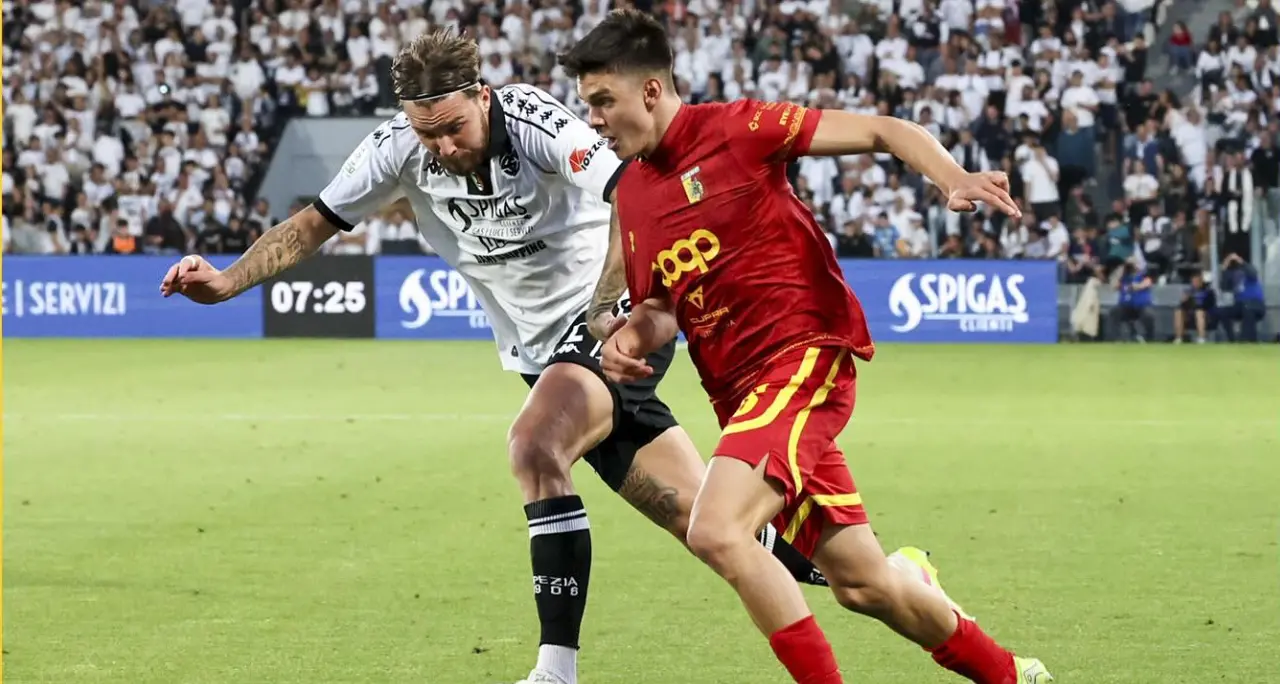 Spezia-Catanzaro: 2-1. Le Aquile vanno in vantaggio ma poi i padroni di casa ribaltano il risultato e volano in finale playoff\u00A0\n