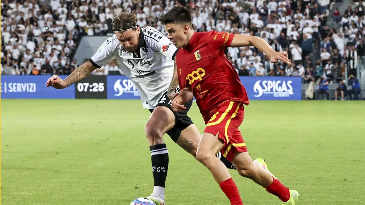 Spezia-Catanzaro: 2-1. Le Aquile vanno in vantaggio ma poi i padroni di casa ribaltano il risultato e volano in finale playoff\u00A0\n