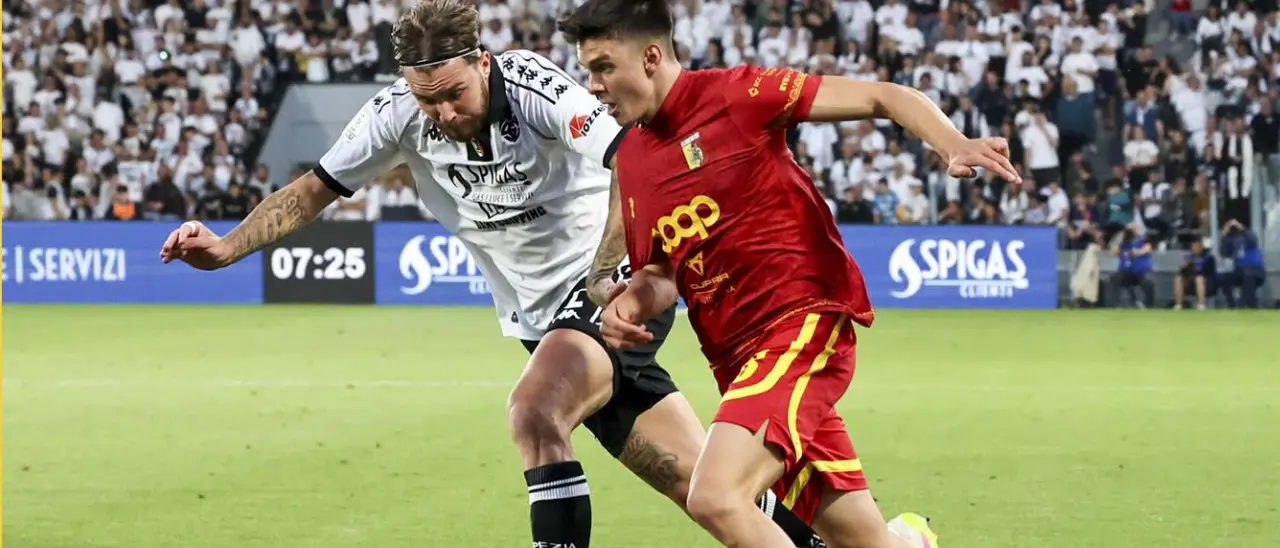 Spezia-Catanzaro: 2-1. Le Aquile vanno in vantaggio ma poi i padroni di casa ribaltano il risultato e volano in finale playoff\u00A0\n