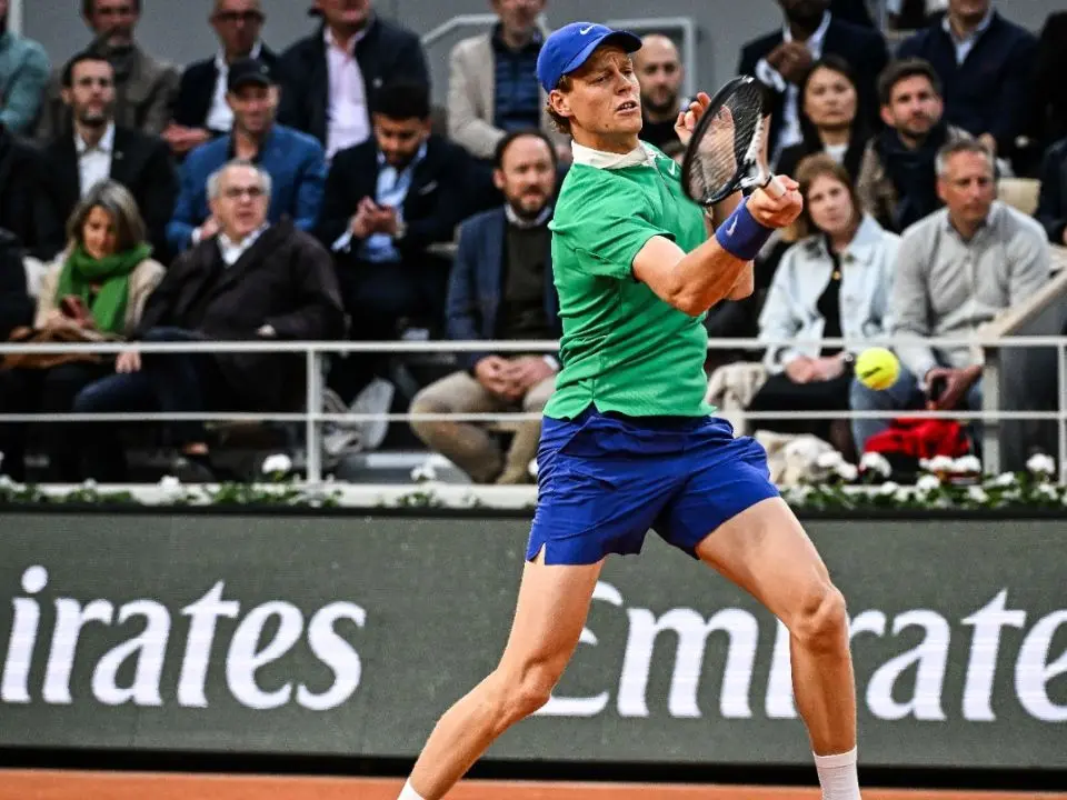 Tennis, Sinner buona la “prima” al Roland Garros