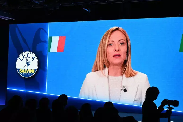 <p>Giorgia Meloni al congresso della Lega</p>\\n