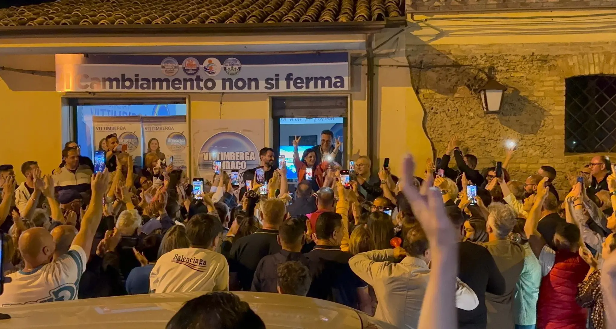 Isola Capo Rizzuto, Vittimberga passa al primo turno. A mezzanotte l’urlo di gioia: «Risultato straordinario»\n