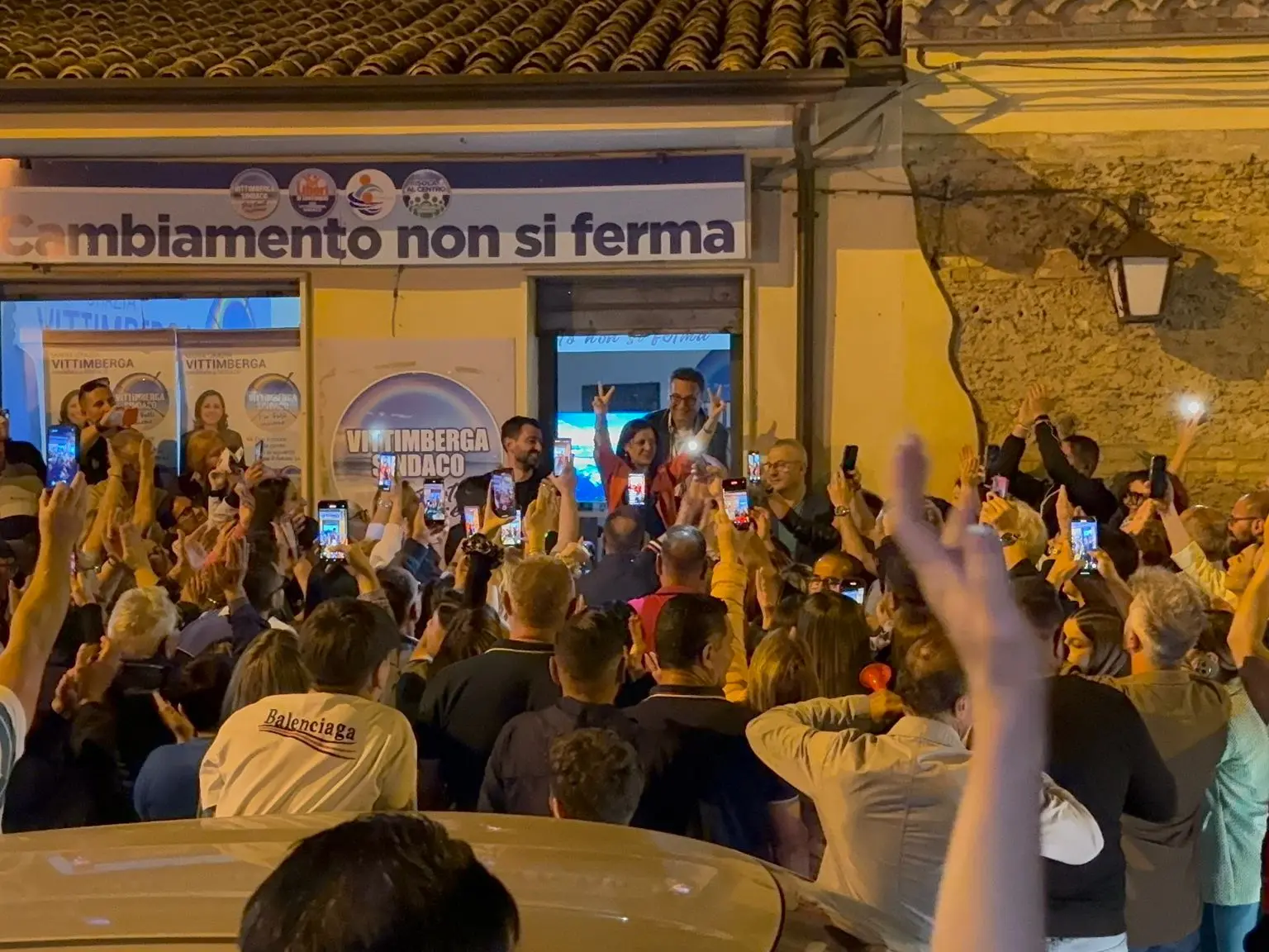Isola Capo Rizzuto, Vittimberga passa al primo turno. A mezzanotte l’urlo di gioia: «Risultato straordinario»
