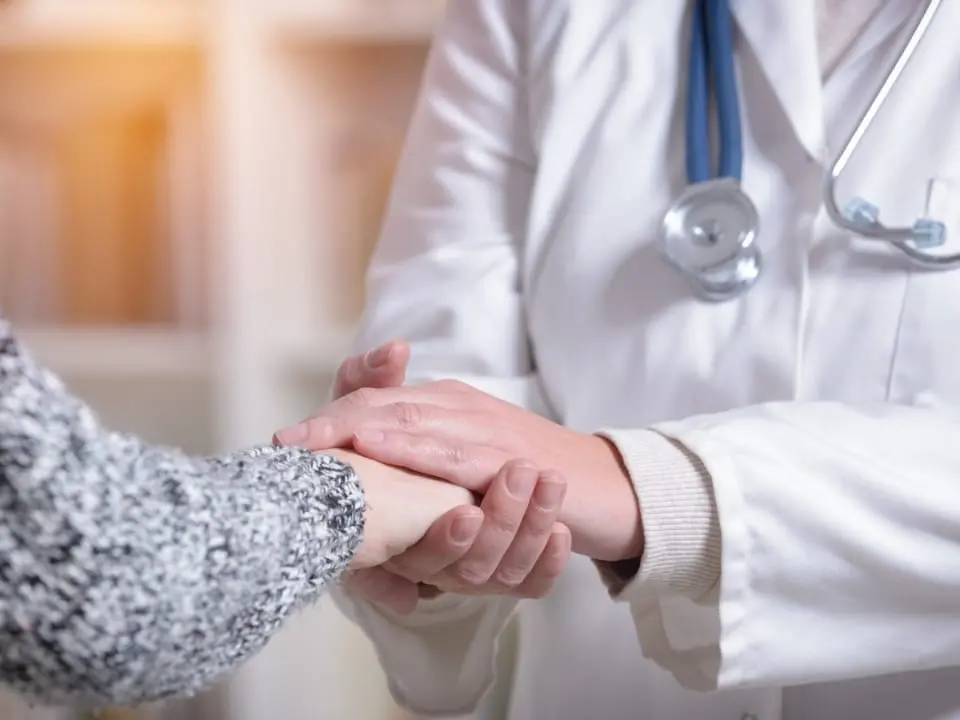 Stesso tumore ma tempi diversi per le cure, in Calabria ancora «forti ritardi nell'integrazione tra ospedale e territorio»