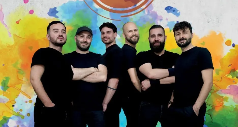 Gli Amakorà e il loro intenso amore per la Calabria che passa per la musica: «Nella nostra\u00A0terra tutto\u00A0ha\u00A0un sapore forte e coinvolgente»