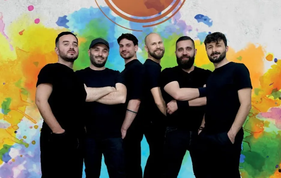 Gli Amakorà e il loro intenso amore per la Calabria che passa per la musica: «Nella nostra\u00A0terra tutto\u00A0ha\u00A0un sapore forte e coinvolgente»