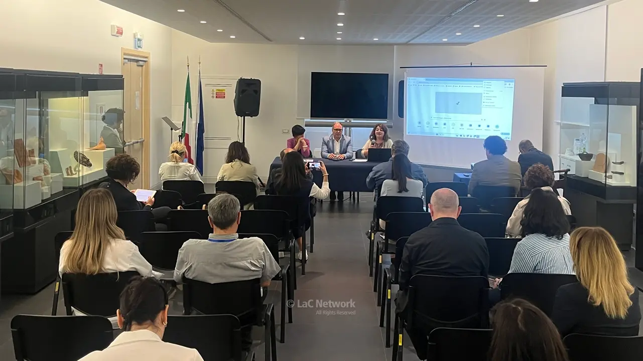 <p>La conferenza stampa a palazzo Piacentini, sede del museo archeologico nazionale di Reggio Calabria</p>\\n