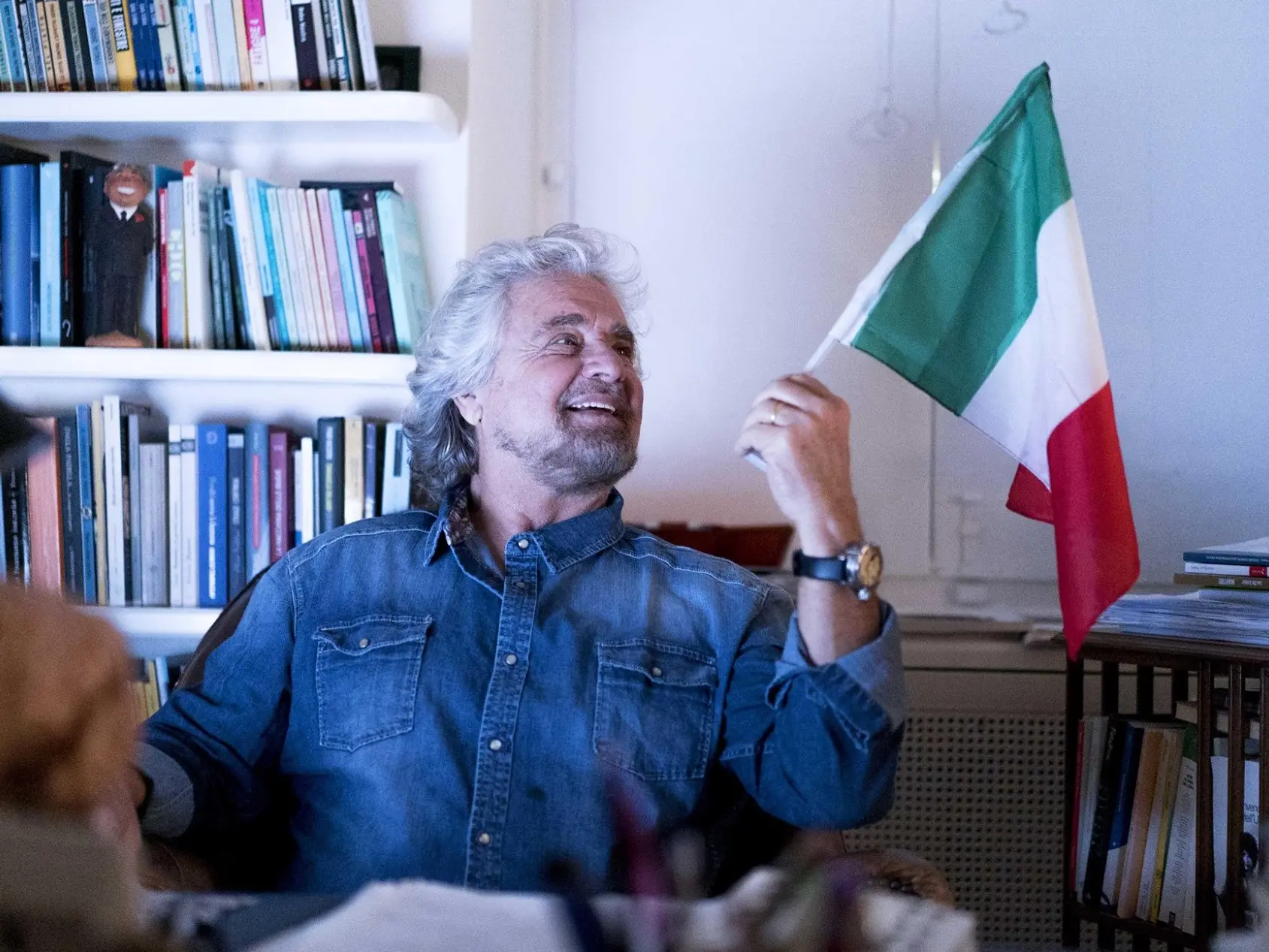 Il comico che fondò un partito: Grillo chiude col M5s e prepara il rientro in scena con una docuserie tv