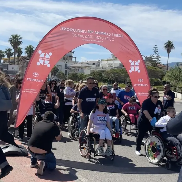 Sport e solidarietà: sul lungomare di Schiavonea successo per la maratona Corri e cammina per l’inclusione\n