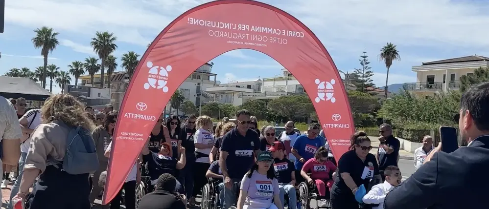 Sport e solidarietà: sul lungomare di Schiavonea successo per la maratona Corri e cammina per l’inclusione\n