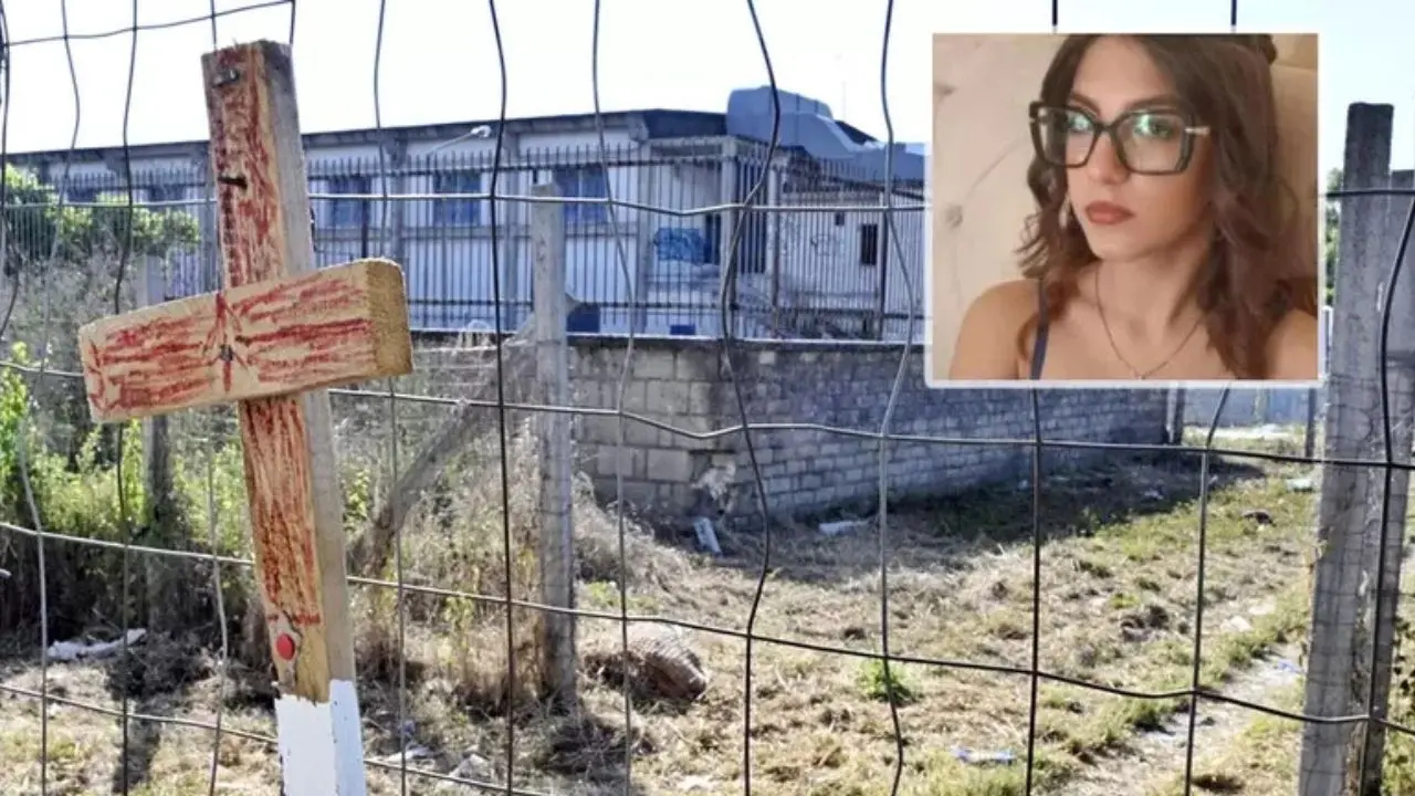 Il luogo del ritrovamento, nel riquadro Martina Carbonaro