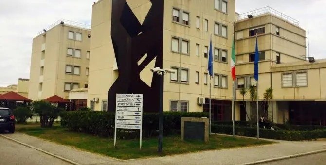 Aggressione in carcere a Rossano: comandante presa a calci e pugni da due detenuti\n