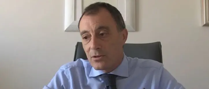 Non c’è nessuno nella Guardia medica di Falerna\u00A0e muore in strada, il sindaco: «Dottore più volte assente, intervenga la Procura»\n